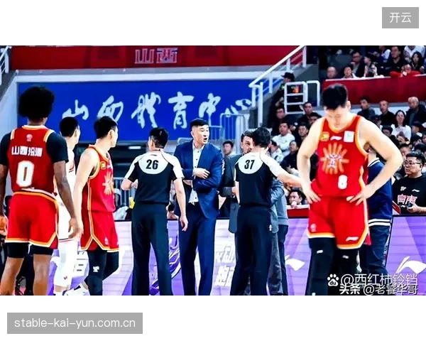 广东队常规赛客场战绩优于多支强队,但在季后赛关键的客场比赛中不敌北京。 广东队常规赛客场战绩优于多支强队,但在季后赛关键的客场比赛中不敌北京。